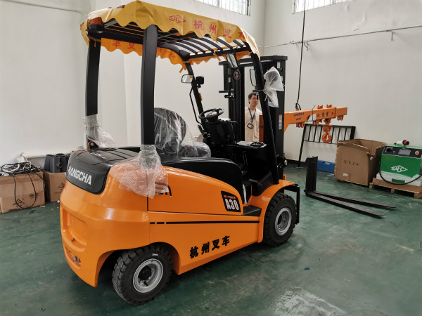【叉車保養(yǎng)小知識(shí)】叉車電池怎樣加水才正確？
